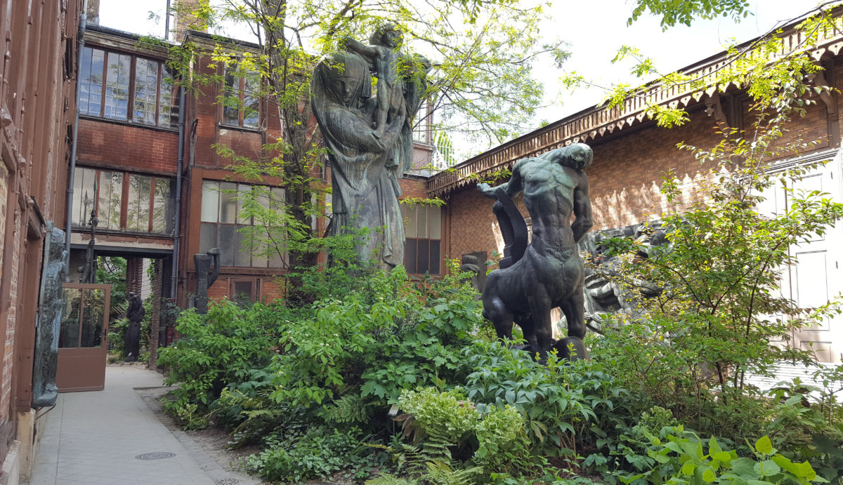 Sculptures dans le jardin du Musée Bourdelle, dans le quartier Montparnasse à Paris