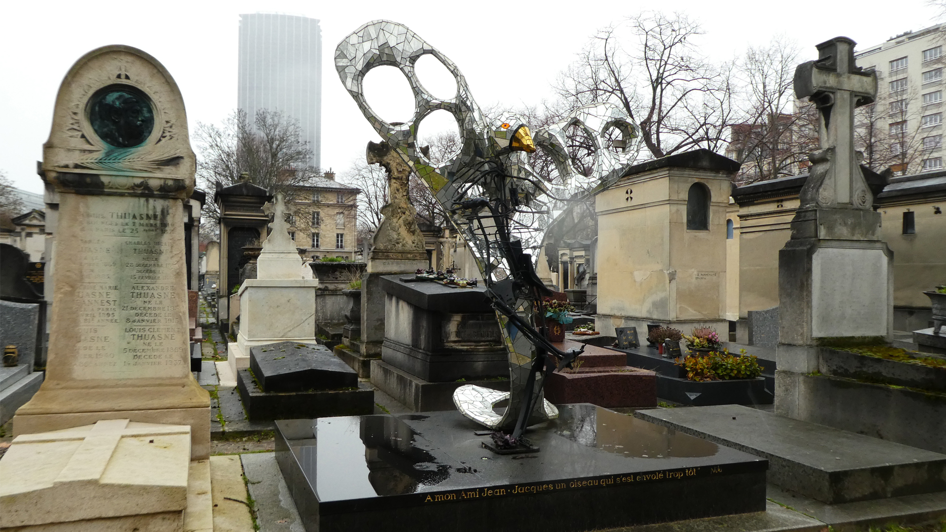 Ange, tombe du Cimetière du Montparnasse à Paris Photos
