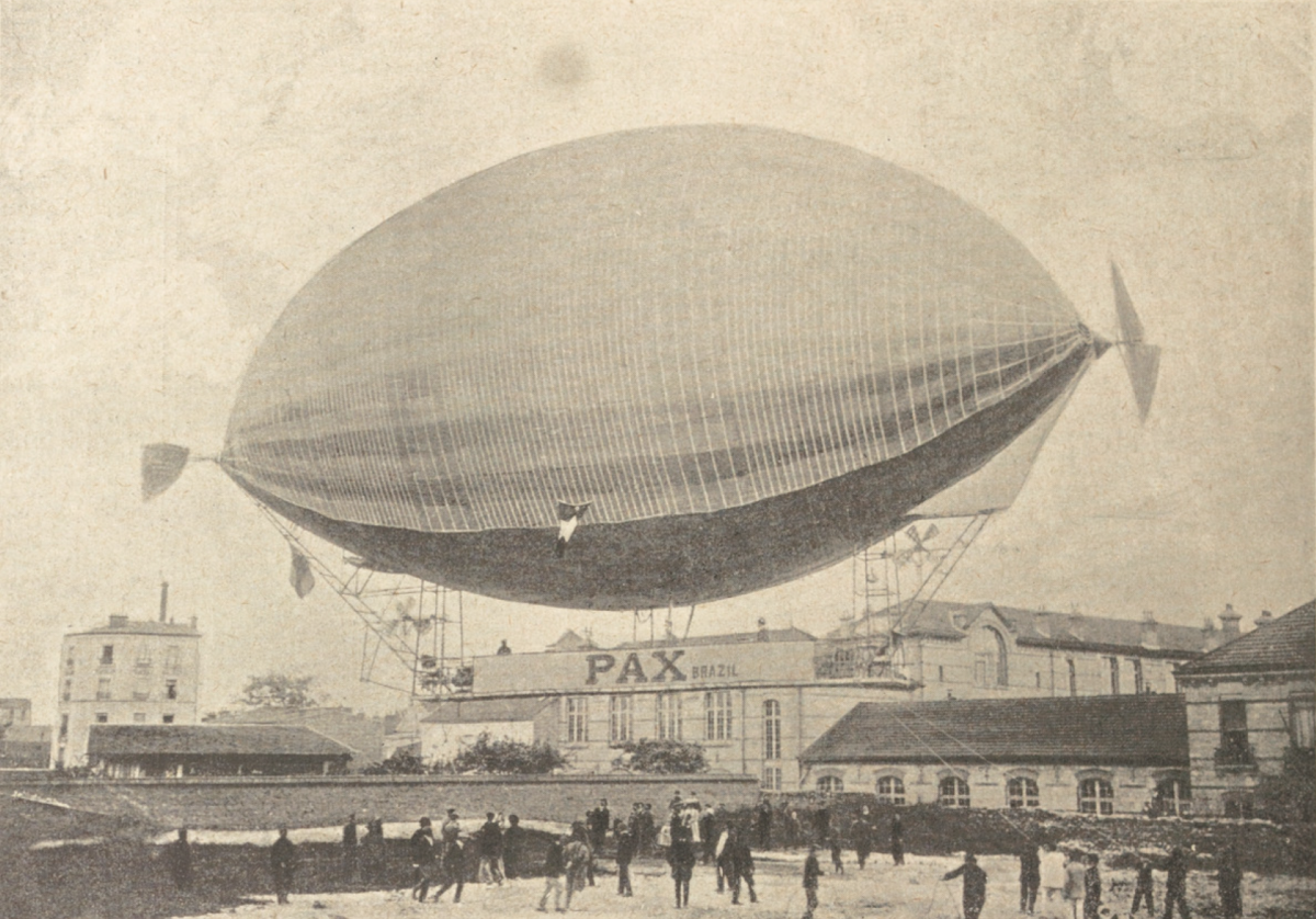 Le ballon dirigeable PAX lors d'un essai à la corde sur le site du parc aéronautique de Vaugirard
