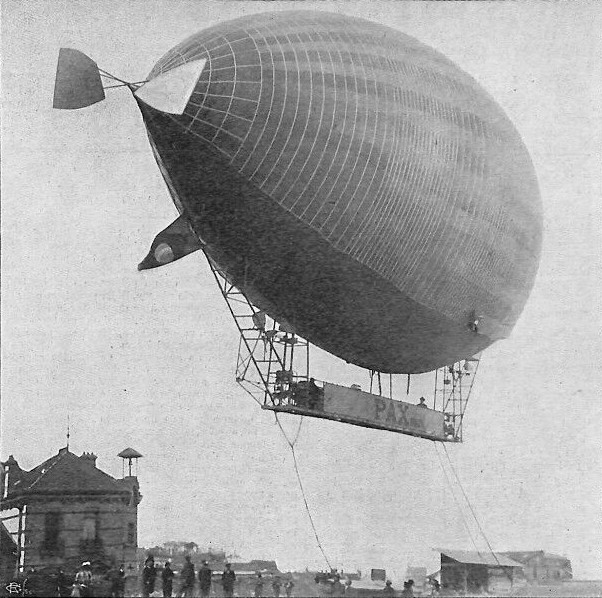 Le ballon dirigeable PAX lors d'un essai à la corde en 1902