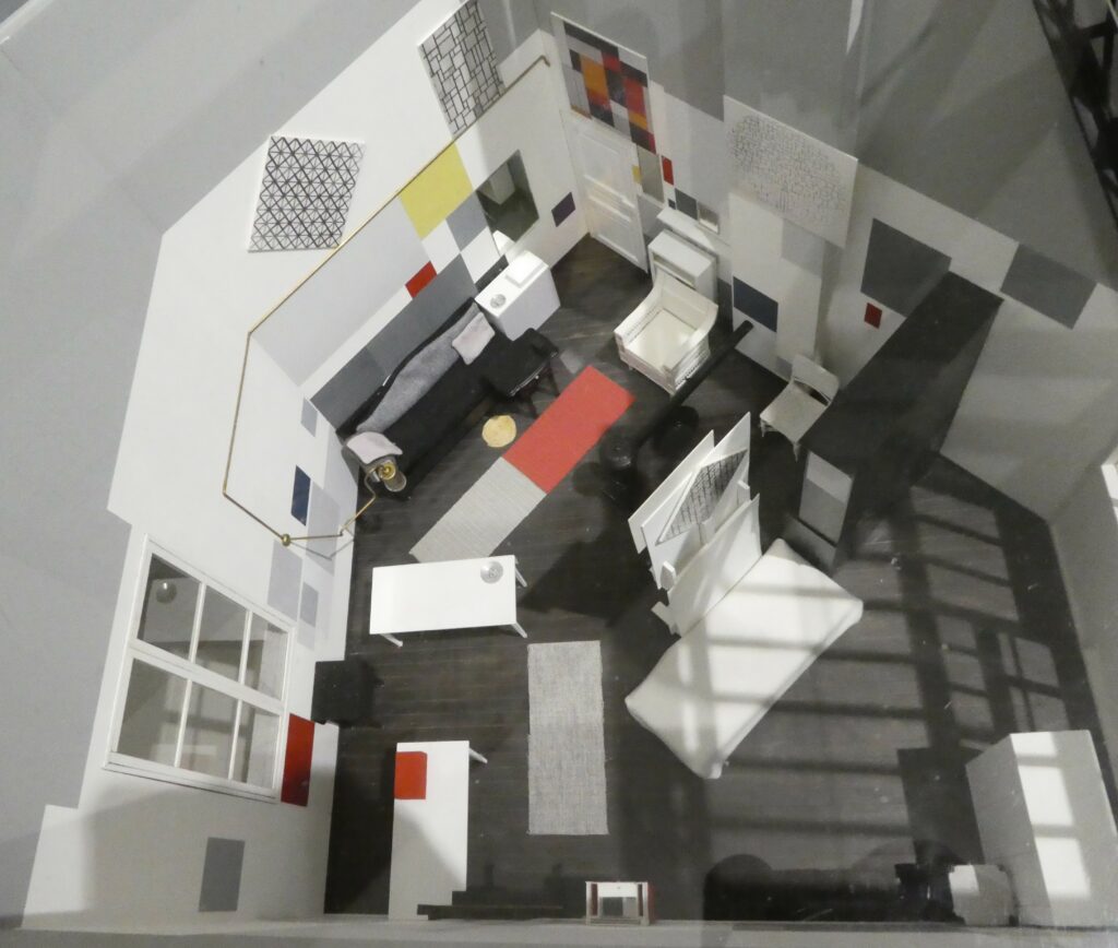 Maquette de l'atelier de Mondrian au 26 rue du Départ faite par Frans Postma en 1987 et visible au Kunstmuseum de La Haye.