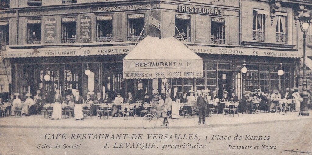 Café Restaurant de Versailles, 1 place de Rennes à Paris. 