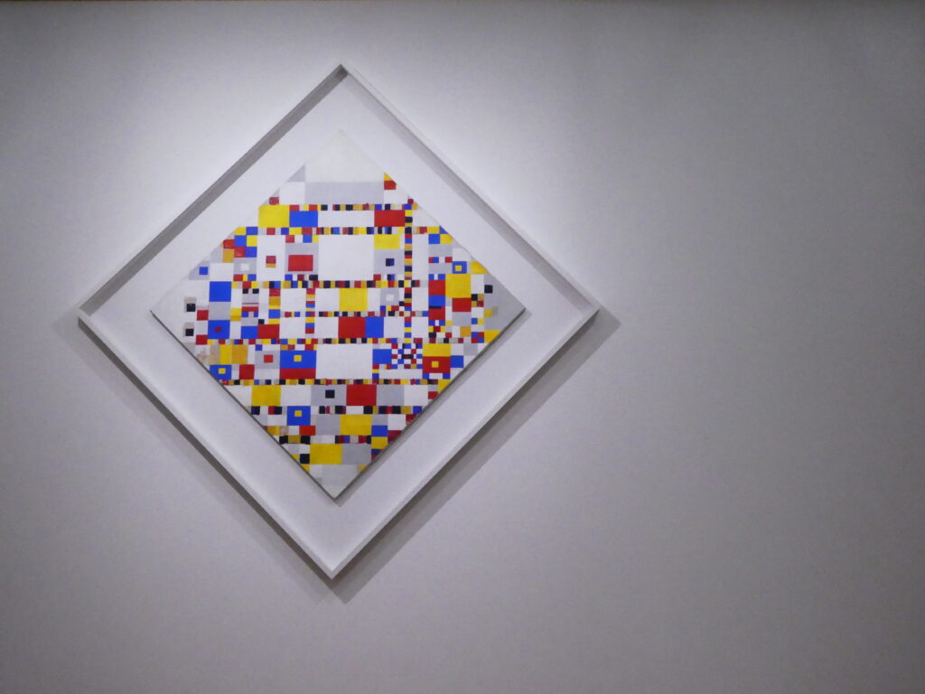 Victory Boogie Woogie, le tableau inachevé de Piet Mondrian, peint à New York en 1944 et exposé au Kunstmuseum de La Haye (photo : Les Montparnos, 2026)